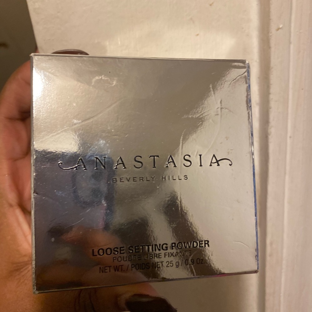 Anastasia Translucent Powder - Picture 3 of 10